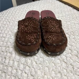 Vintage Y2K Mudd Brown Mules with Embroidered Design